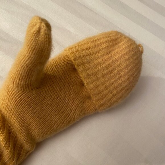 WHITE + WARREN 100% Cashmere Women Pop Top Gloves. Light Mustard One Size. NEW - Picture 6 of 15